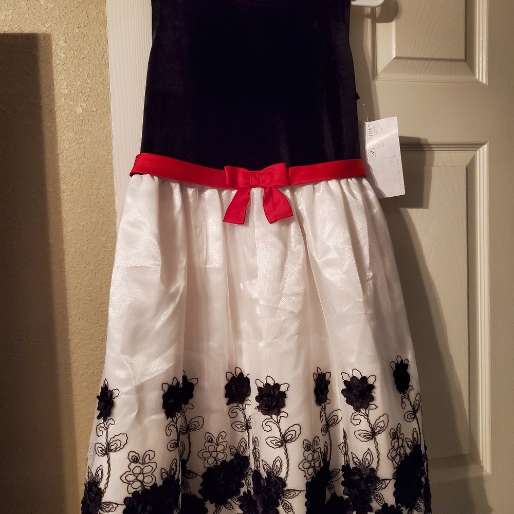 Clothes - Picture 3 of 9